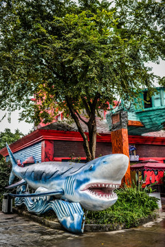 游乐场 鲨鱼雕塑