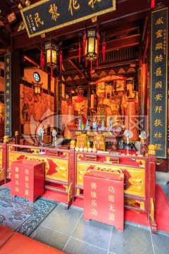 上海城隍庙大殿霍光大将军塑像
