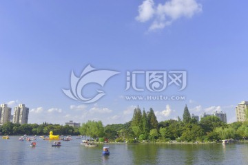 上海长风公园银锄湖青枫岛风光