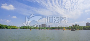 上海长风公园银锄湖全景图