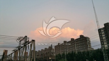 建筑上空的云层