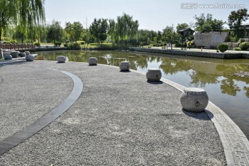 河边