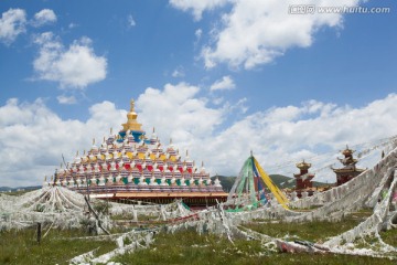 川西瓦切塔林经幡群