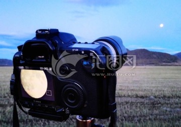 拍摄月亮的照相机
