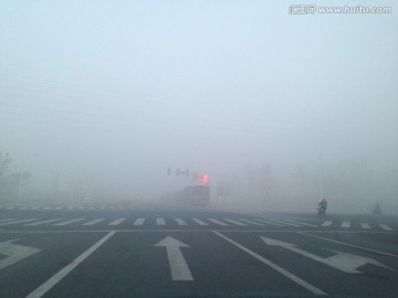 大雾 高速公路 早晨 交通安全