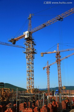 建筑工地的塔吊