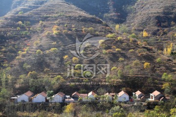 小山村 民房