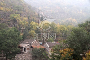 小山村 秋天