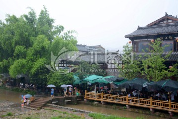 雨中的平乐古镇