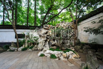 上海豫园院落奇石假山