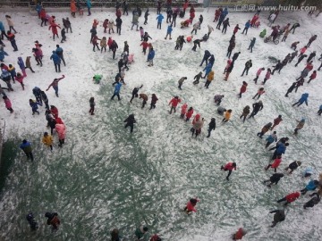 雪天欢乐学生