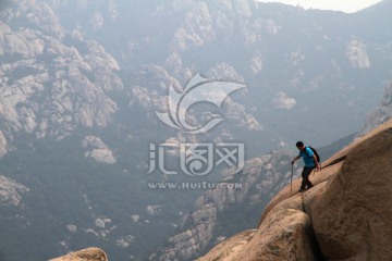 崂山 游客 岩石