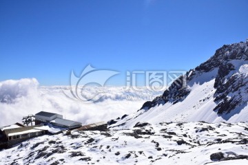 雪山 云海