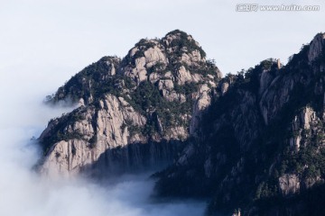 黄山 山峦起伏 云海苍茫