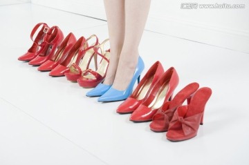 一条红色的鞋子 