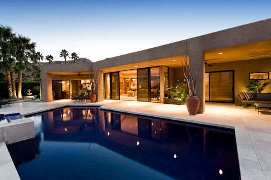 现代住宅外观和游泳池