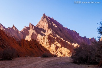 新疆库车天山大峡谷