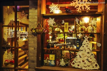 咖啡馆橱窗圣诞装饰