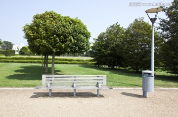 伦敦公园的木制长椅