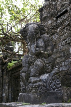 乌鲁瓦图寺雕塑