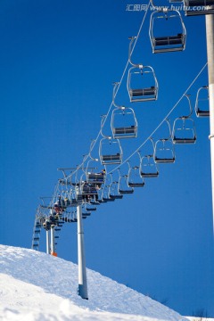 缆车  滑雪者