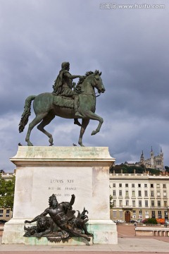 路易十四，法国雕像的