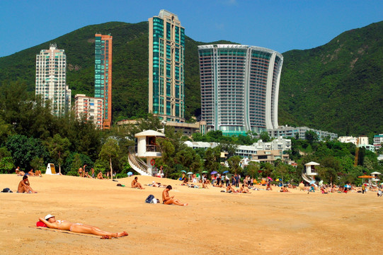 太阳烤在浅水湾，香港