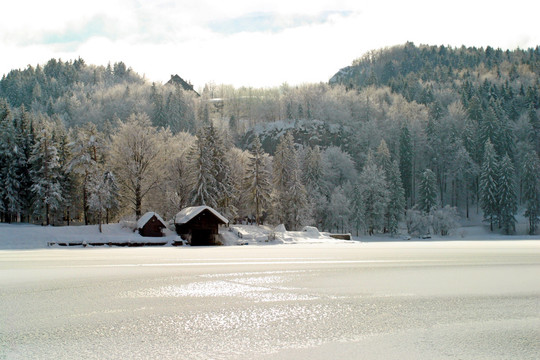 布莱德湖冬天结冰 