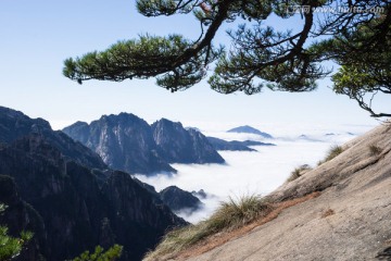 黄山 山峦起伏 云海苍茫