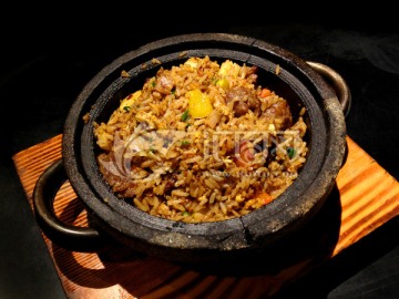 石锅焗牛肉饭
