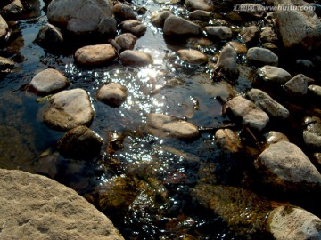 山涧流水