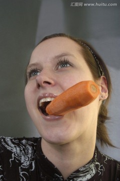 吃胡萝卜的女人