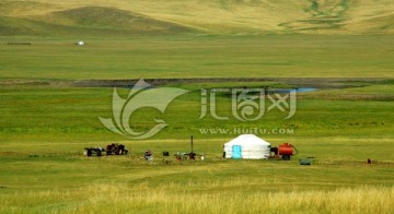 秋季草原蒙古包牧场
