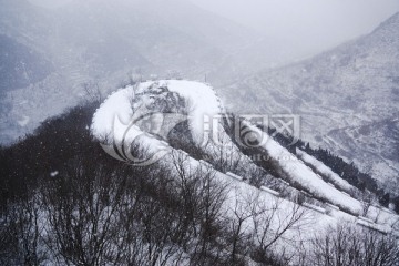 仰天山雪景