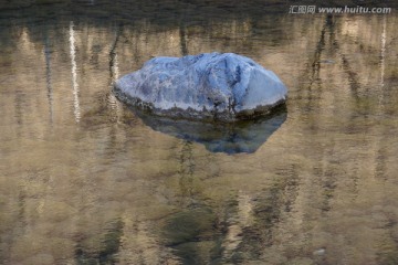 水中奇石