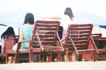 沙滩椅 海边 遮阳伞