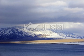 赛里木湖冬天 雪景