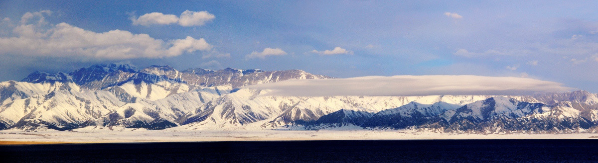 赛里木湖冬景 天山冬景