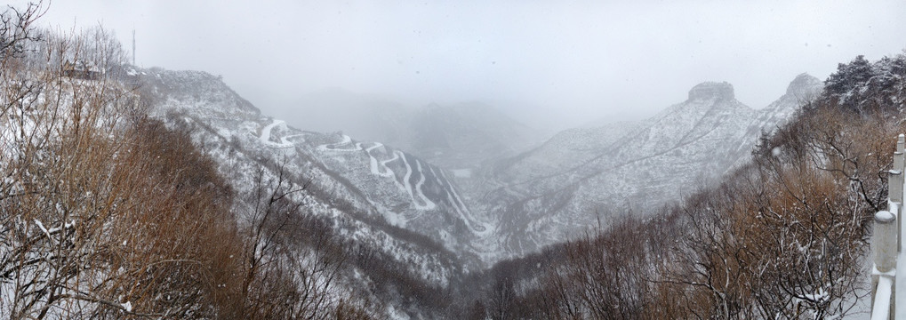 仰天山雪景