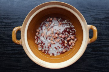 红豆薏米花生粥原料