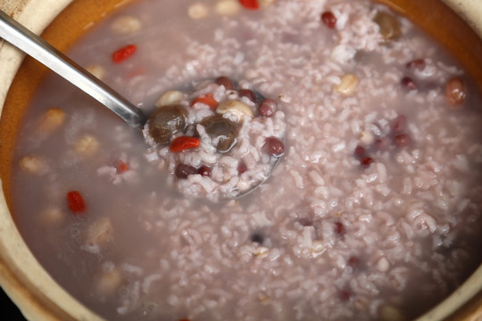 红豆薏米花生桂圆粥