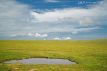 内蒙古草原水坑