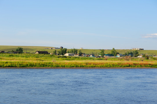 额尔古纳河中俄边界的俄罗斯村庄