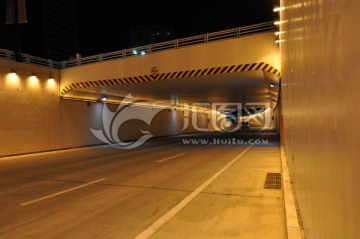 下穿隧道