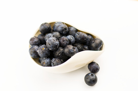 蓝莓 一碗蓝莓 撒落的蓝莓