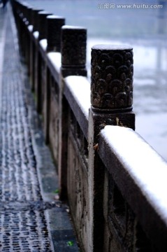 雪后的石栏杆