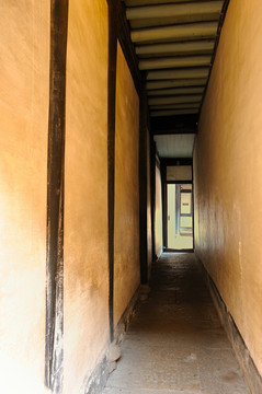 江南老宅的狭长的走廊