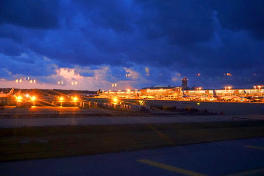 韩国仁川机场夜景航拍