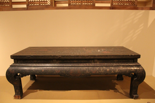 黑漆描金彩绘福寿凤凰花卉纹供桌