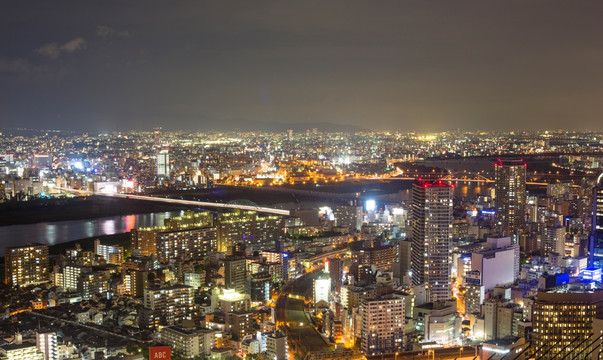 鸟瞰繁华城市夜景